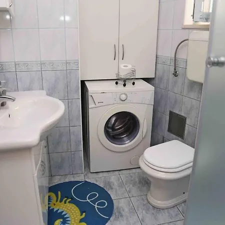 Ira Apartment