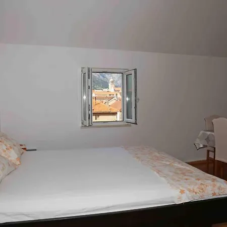 Apartman Ira *