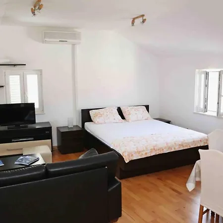 Apartman Ira *