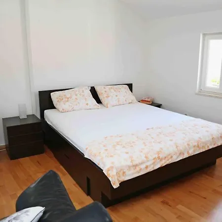 Ira Apartman *