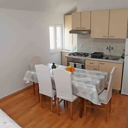 Apartman Ira *