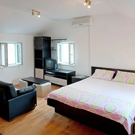 Apartman Ira *
